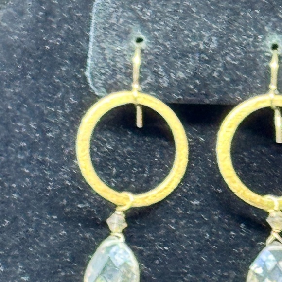 New handcrafted Sundance charm Antique Gold Finished clear quartz bezel Earrings - Picture 4 of 8